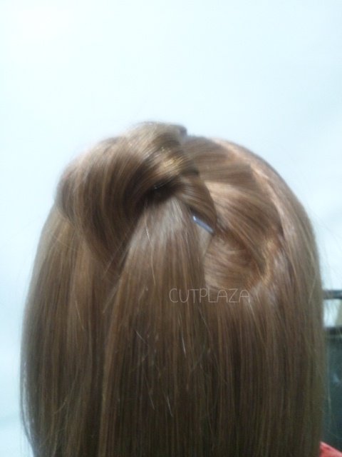きゃりーぱみゅぱみゅや原宿で流行の髪型「猫耳ヘア」の仕方