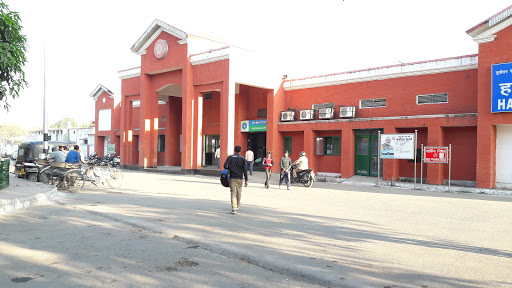 Haldwani, Railway Station Rd, Banbhoolpura, Haldwani, Uttarakhand 263139, India, Public_Transportation_System, state UK