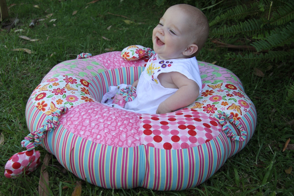 Sew Little Fabric by Paula Storm: Sit Me Up Donut free Insert Pattern