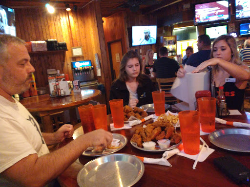 American Restaurant «Hooters», reviews and photos, 125 N Sykes Creek Pkwy, Merritt Island, FL 32953, USA