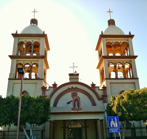 Iglesia Católica, Calle 3, Comercial, 83449 San Luis Río Colorado, Son., México, Iglesia católica | SON