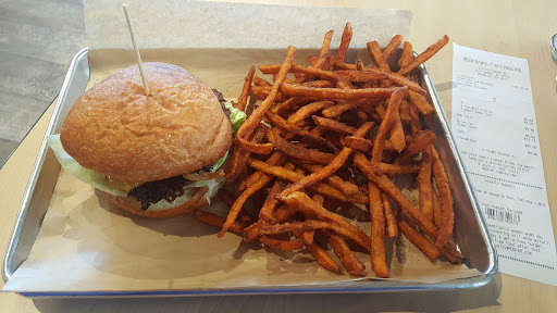 Hamburger Restaurant «MOOYAH Burgers,Fries & Shakes», reviews and photos, 216 Old Tappan Rd #1c, Old Tappan, NJ 07675, USA