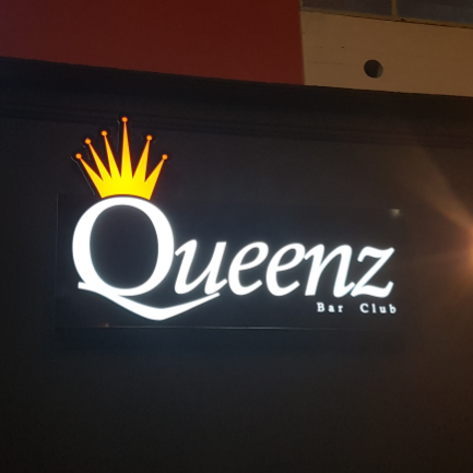 QUEENZ Club logo