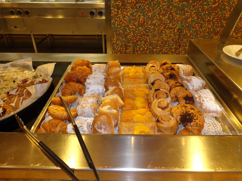 А включите-ка мне усилители качки! А подайте-ка белых пиджаков. Costa Paсifica февраль 13г