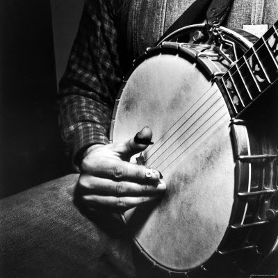 Cuando el tatuaje se convierte en arte...(Grandes tatuadores) - Página 20 Eric-schaal-country-music-close-up-of-banjo-being-played