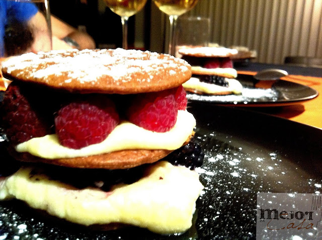 Milhojas de crema y frutos del bosque restaurante a domicilio Mejor en casa