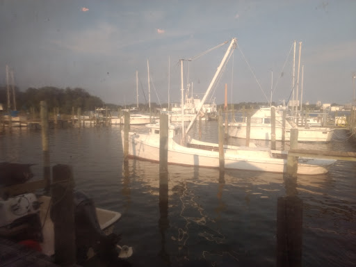 Restaurant «Fairport Marina», reviews and photos, 252 Polly Cove Rd, Reedville, VA 22539, USA