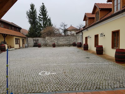 Photos of Oroszl&aacute;nos Vend&eacute;glő