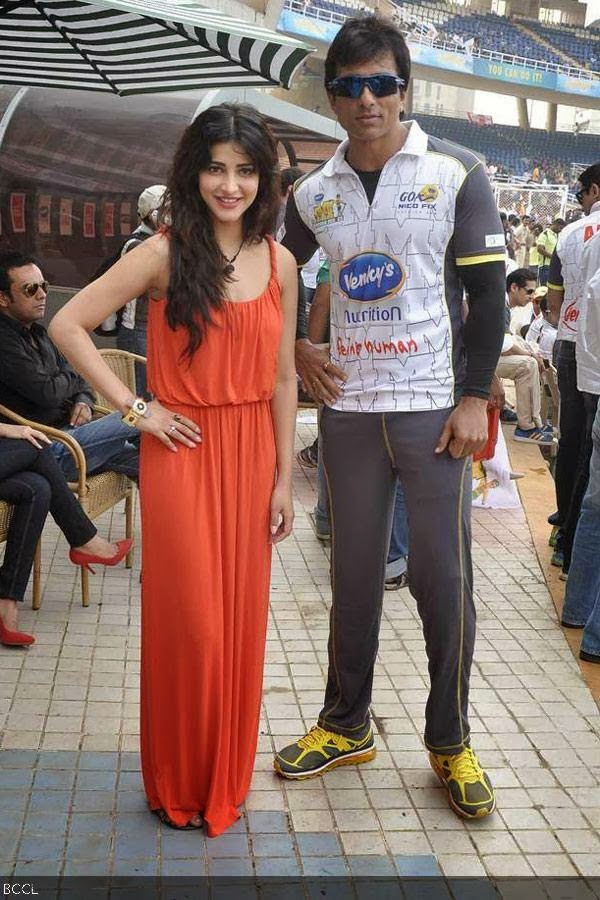 Shruti Haasan and Sonu Sood pose for the shutterbugs during the Celebrity Cricket League 2014, held at the DY Patil Stadium, in Mumbai, on January 25, 2014. (pic: Viral Bhayani)