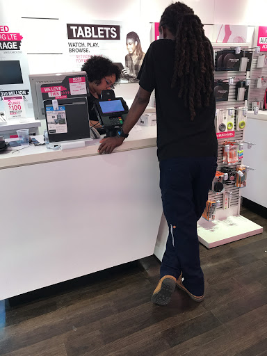 Cell Phone Store «T-Mobile», reviews and photos, 118-02 Liberty Ave, South Richmond Hill, NY 11419, USA