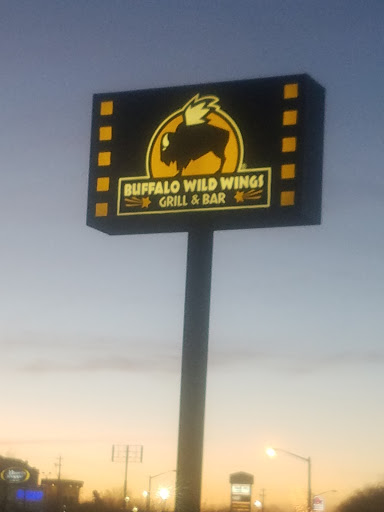 Chicken Wings Restaurant «Buffalo Wild Wings», reviews and photos, 2599 David H McLeod Blvd, Florence, SC 29501, USA