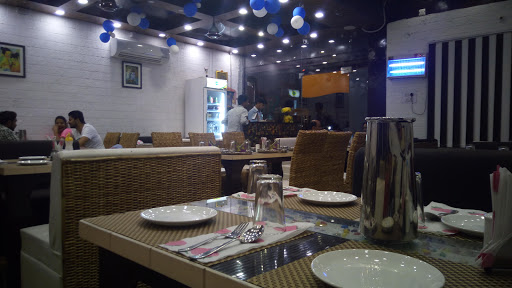 5 states Restaurant By Madras Hotel, omkarananda bhavan, kailash gate,, Karnprayag - Haridwar Rd, Muni Ki Reti, Rishikesh, Uttarakhand 249137, India, Restaurant, state UK
