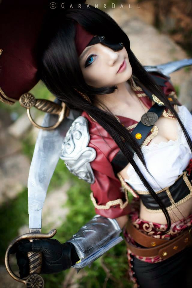Miyuko khoe trọn bộ cosplay Katarina "cướp biển" - Ảnh 14
