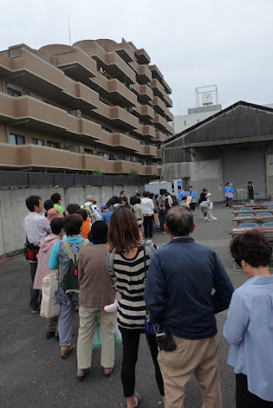 2015年第６回小鹿商店会秋祭り抽選行列写真