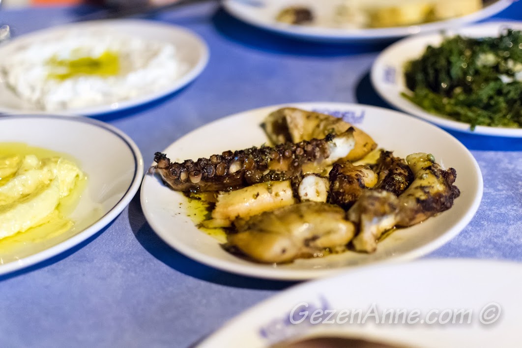 Bozcaada, Koreli'de akşam yemeği, ahtapot, levrek marin, vs...