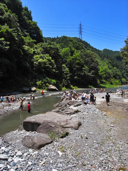 荒川の川原で川遊び