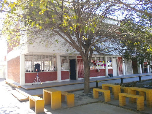 Escuela Francisco Beltrán Otero, Av. Limón SN, Ampliación Nogales, 66000 García, N.L., México, Ingeniero | NL