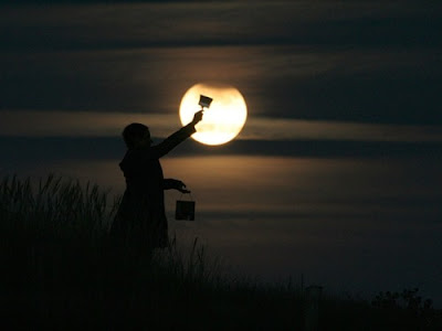 cool and creative photo with the moon