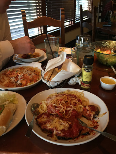 Italian Restaurant «Olive Garden», reviews and photos, 12980 Fair Lakes Shopping Center, Fairfax, VA 22033, USA