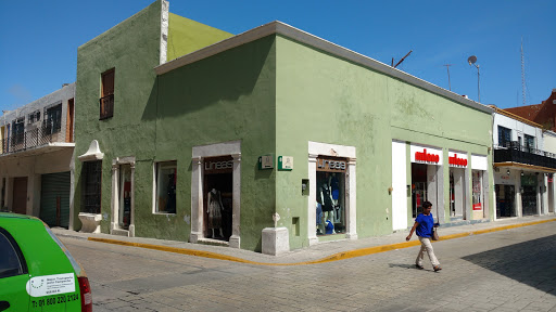 Lineas Campeche, Calle 53 13, Zona Centro, 24000 Campeche, Camp., México, Tienda de ropa para mujeres | CAMP