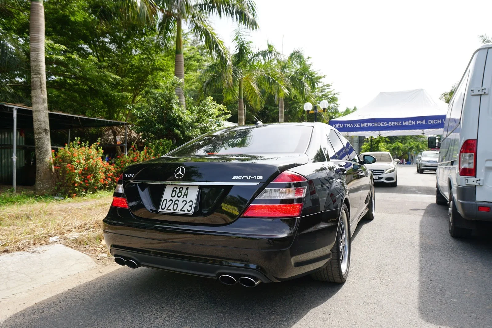 Mercedes AMG S63 đang trải nghiệm dịch vụ của Mercedes Benz Vietnam Star