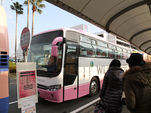 ウィラーエクススプレス西日本　大阪南港京都線　大阪南港フェリーターミナルにて