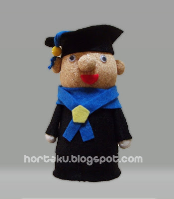 Boneka Horta Wisuda