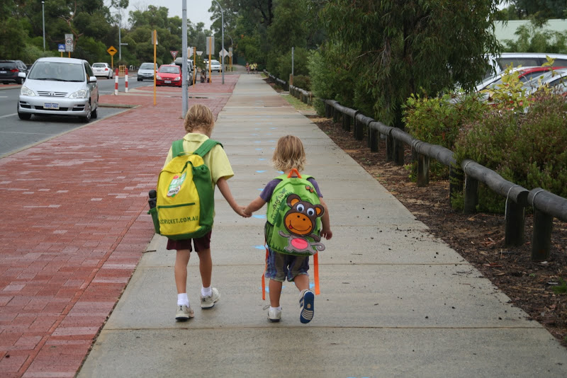 Naar school, lief he!