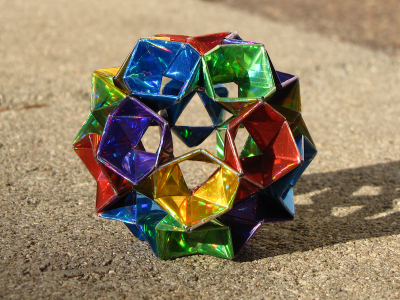 I fold paper Icosidodecahedron_lattice_low800