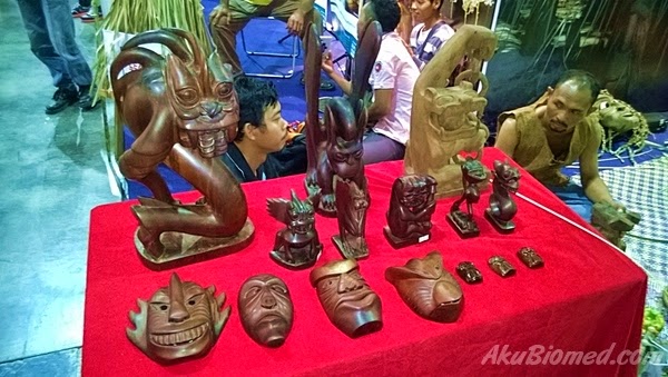 Hasil tangan kayu oleh orang asli Mah Meri.