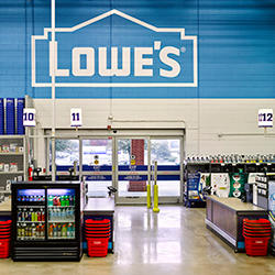 Lowe’s Outlet Store logo