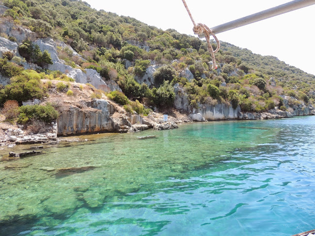 Costa Licia De Turquía. Vacaciones Entre Ruinas Y Mar Azul - Blogs de Turquia - Día de barco hacia Kekova y Simena. Ruinas sumergidas en el intenso azul del mar (3)