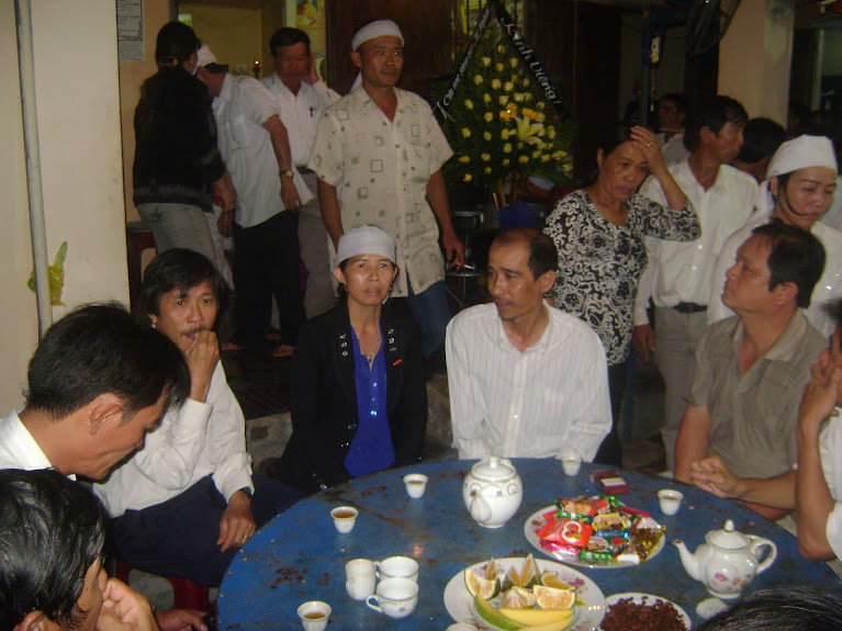  Tin buồn (26/11/2012): Bố đẻ bạn Nguyễn Thị Đoàn 12C1 mất! DSC00613