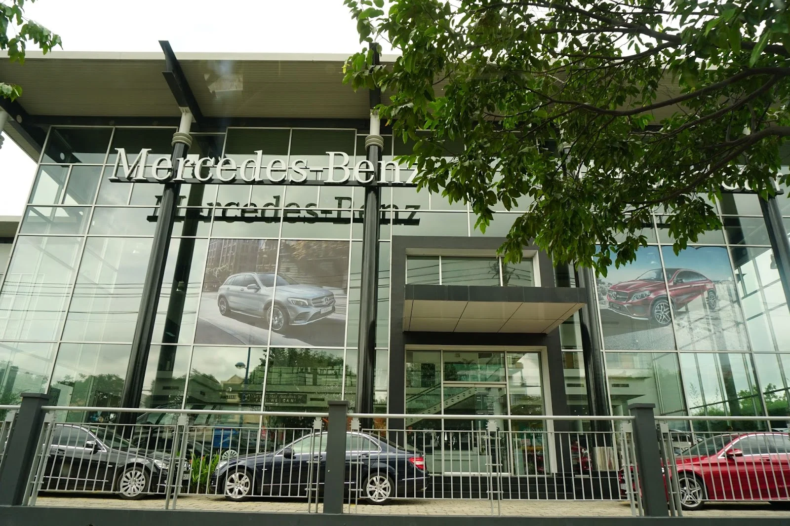 Vietnam Star Trường Chinh là đại lý Mercedes Benz có quy mô, diện tích rất lớn