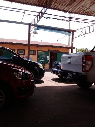 Robot Shark, Agustin de Iturbide 2322, Guerrero, 88240 Nuevo Laredo, Tamps., México, Lavado de coches | TAMPS