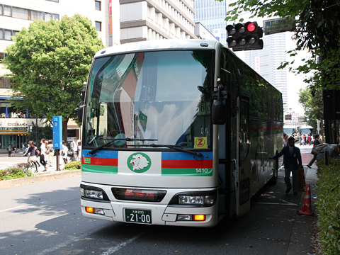 西武観光バス「Lions Express」 1410　池袋駅東口到着