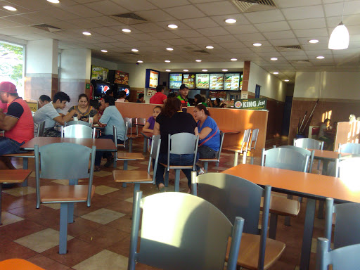 Burger King, Carretera Transismica Km. 819, Octava Seccion Cheguigo, 70000 Juchitán de Zaragoza, Oax., México, Restaurante de comida rápida | OAX