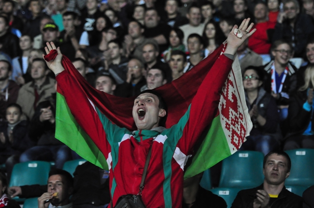 Сборная Беларуси, несмотря на поражение от Франции, покидала «Центральный» под аплодисменты