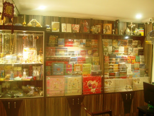 Grace Book Centre, 25, MG Marg, Canton, Civil Lines, Allahabad, Uttar Pradesh 211001, India, Book_Shop, state UP