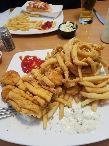 Seafood Restaurant «Lobster Boat Restaurant», reviews and photos, 273 Derry Rd, Litchfield, NH 03052, USA