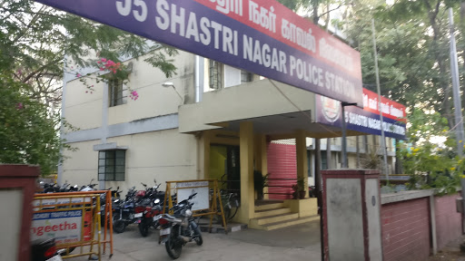 J5 Sasthiri Nagar Police Station, Near Besant Nagar Bus Terminus, 1st Ave Service Rd, Custom Colony, Besant Nagar, Chennai, Tamil Nadu 600090, India, Police_Station, state TN