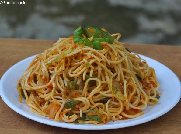 Schezwan Fried Noodles Recipe | Chinese style Spicy Veg Noodles