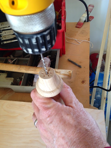 Drilling spindle for cake plate