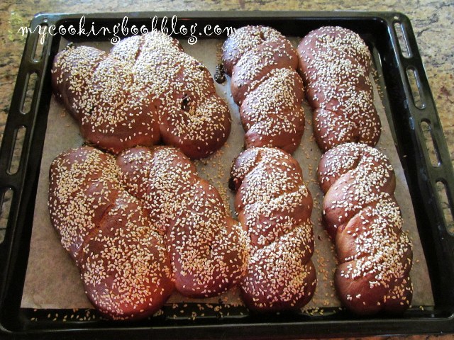 Сладки хлебчета (питки) с меласа от рожков и стафиди
