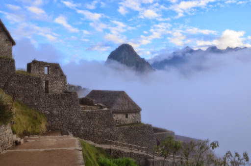 マチュピチュ遺跡の朝