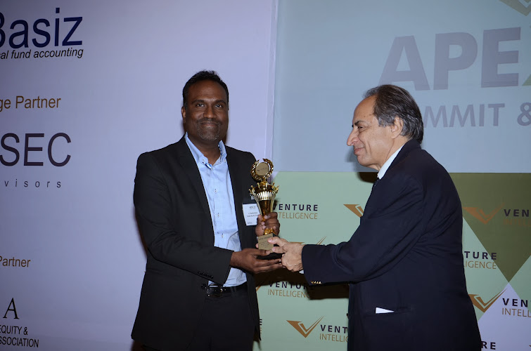 Kotak Realty Funds Director V Harikrishna receiving �Best Private Equity in Real Estate Investor-2013� Award
