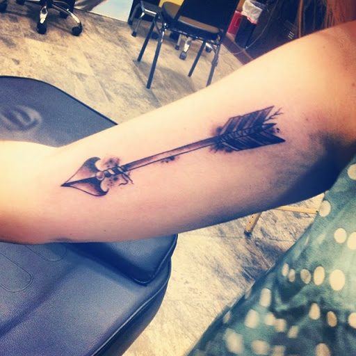 arrow tattoo on bicep