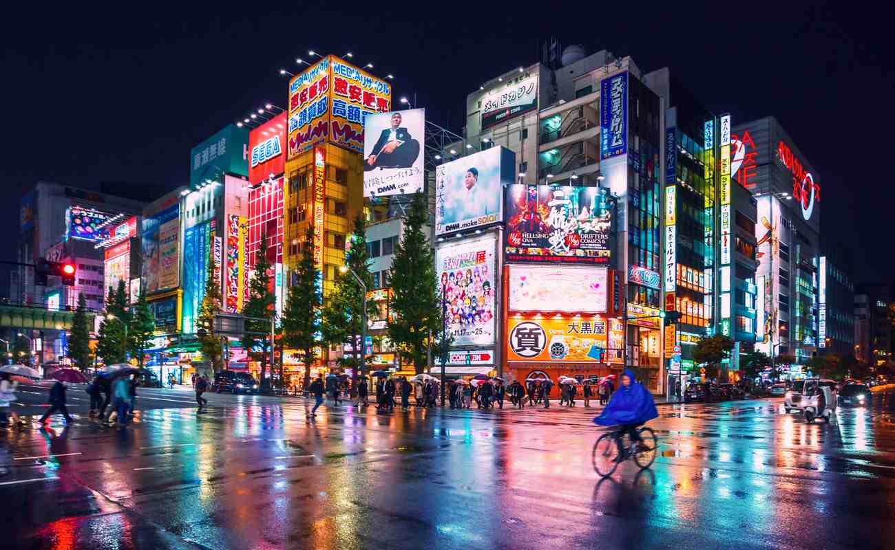 Tokyo building lights at night 