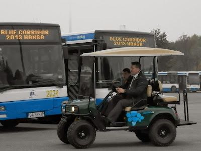 Blue Corridor 2013 Hansa - Gdynia. Wszyscy chętni mogli sami przejechać się ekologicznym wózkiem na CNG!
