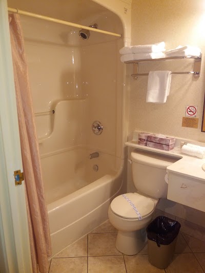 Photos of Monte Carlo Inn Brampton Suites